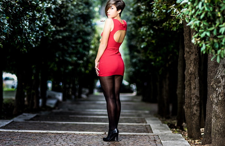 women's red sleeveless bodycon dress, women outdoors, red dress