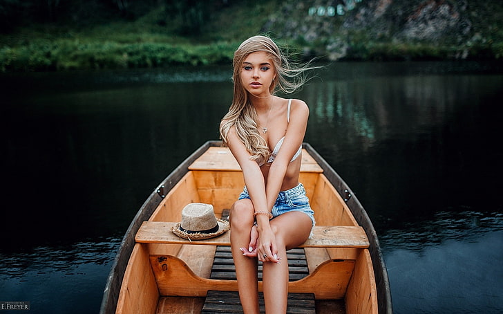 freyer-blonde-boat-bra-hat-water, HD wallpaper
