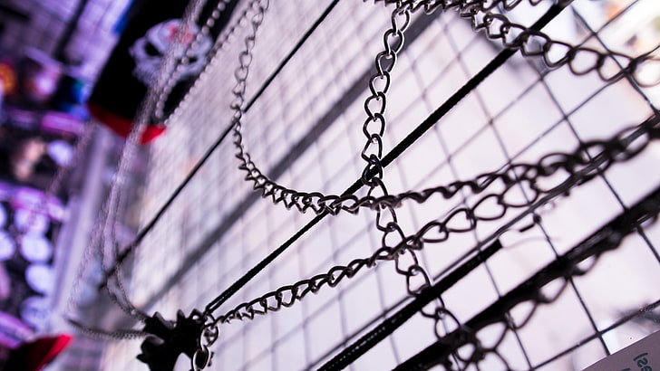 photography, chains, no people, selective focus, metal, close-up