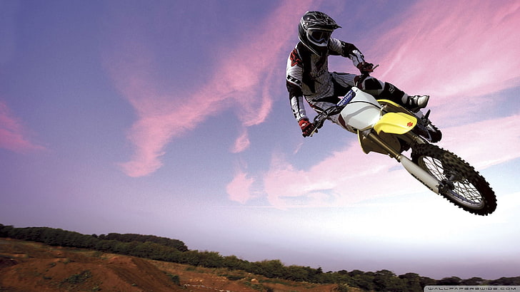 white and yellow motocross dirt bike, #rmz, dirt bikes, fullface, HD wallpaper