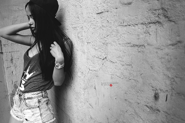 grayscale photography of woman leaning against the wall, girl, HD wallpaper
