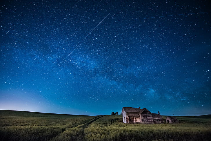 panoramic photography of house surrounded of grass and falling star, HD wallpaper