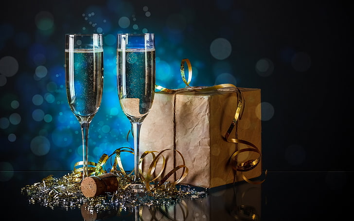 two clear champagne glasses, New Year, snow, drink, presents, HD wallpaper