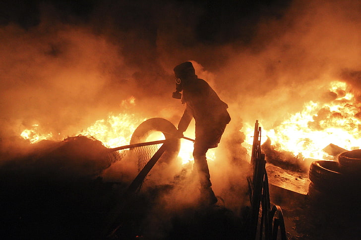 Ukraine, Ukrainian, Maidan, Kyiv, protestors, gas masks, fire
