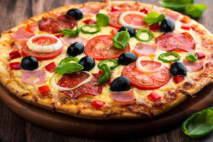 baked pepperoni pizza, cheese, bow, tomatoes, dish, olives, the dough, HD wallpaper