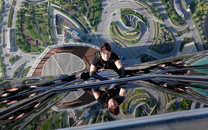 man in black shirt climbing high-rise building at daytime, Mission Impossible Ghost Protocol