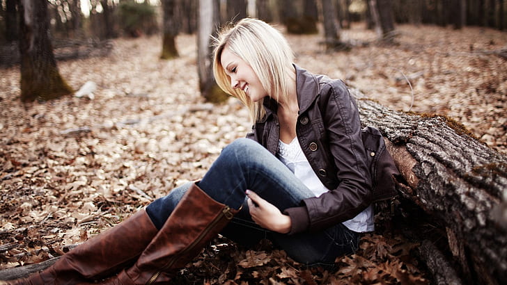 Smile girl sit on forest ground