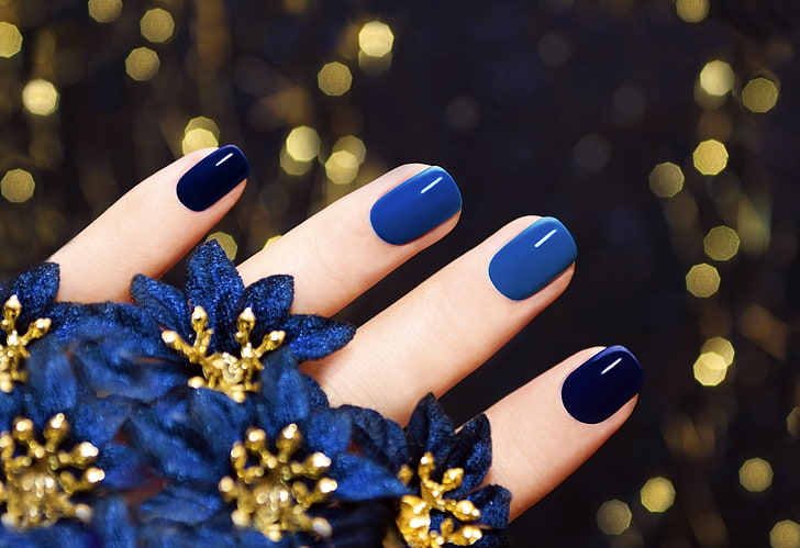 blue and black manicure, macro, background, fingers, flowers, HD wallpaper