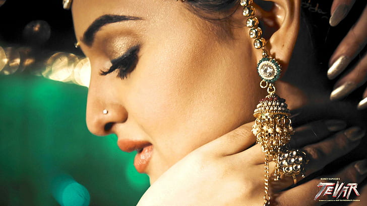 Sonakshi Sinha, bollywood actress, closeup, HD phone wallpaper | Peakpx