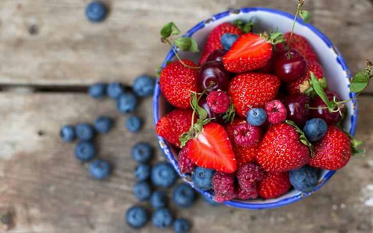 Berries Strawberries Raspberries Blueberries Plate, HD wallpaper
