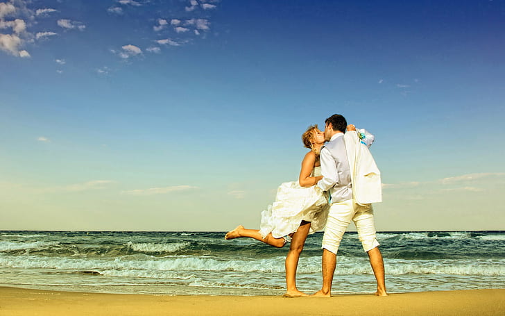 HD wallpaper: Couple Love Romance Kiss The Beach Hot Kissing Wallpapers |  Wallpaper Flare