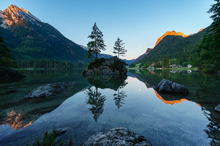 photo of body of water surrounded with green trees and mountains, HD wallpaper
