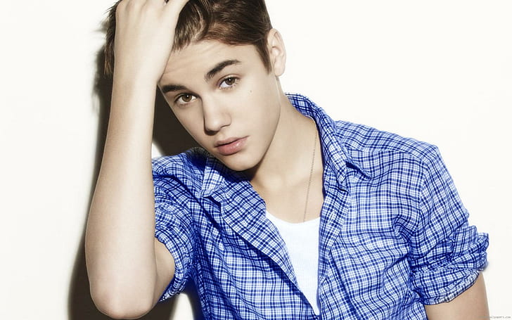 Justin Bieber blue shirt, justin bieber, celebrity, music, singer, HD wallpaper