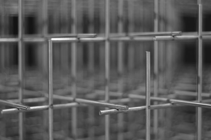 monochrome, wire, wireframe, metal, railing, focus on foreground, HD wallpaper