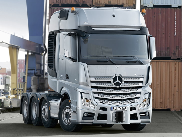 actros_overview_v2.jpg?anchor=center&mode=crop&width=1680&height=800&format=auto&quality=90&rnd=132803179966230000