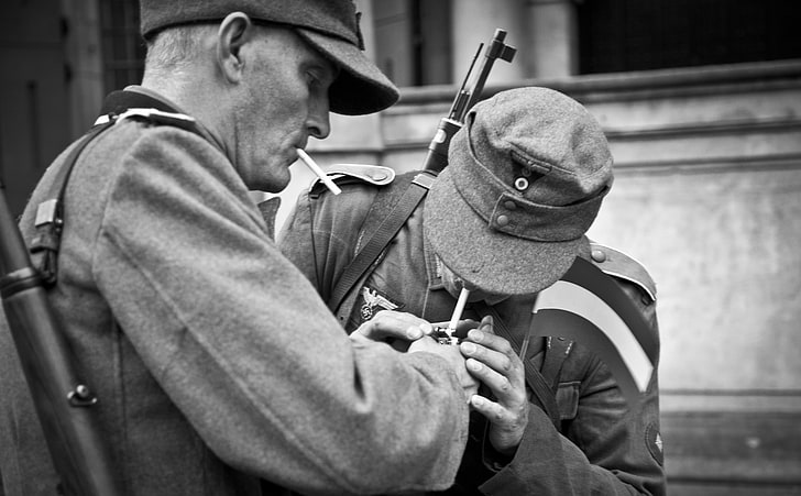 Soldiers, two men smoking grayscale digital wallpaper, Army, Vintage