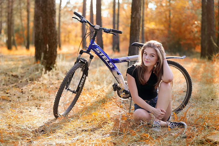 woman wearing black shirt sitting at the back of gray Stels mountain bike, HD wallpaper