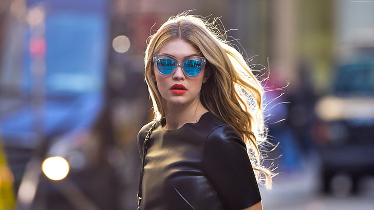 347 Gigi Hadid Leggings Stock Photos, High-Res Pictures, and