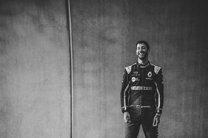 Mclaren F1 Wallpaper Featuring Daniel Ricciardo: Enhance Your Desktop ...