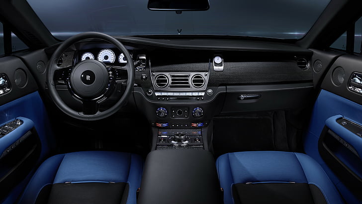 Rolls Royce Cullinan White Blue interior Black badge