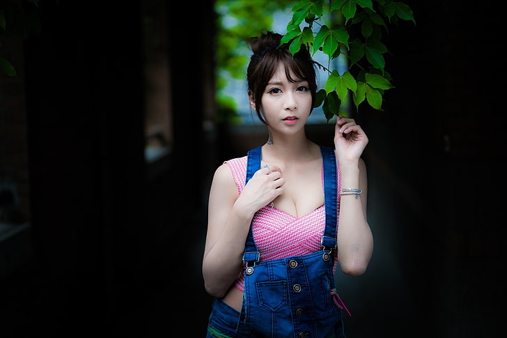 women, model, Asian, brunette, crop top, overalls, leaves, looking at viewer