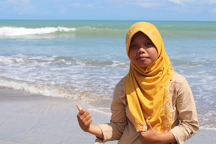 beach, muslim, simple, traditional young girl, sea, water, land, HD wallpap...