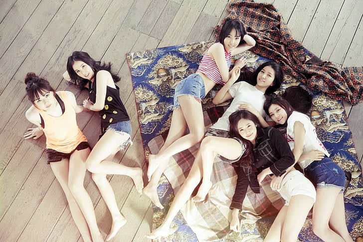 women's blue denim shorts, Gfriend, Eunha, SinB, Yuju, Yerin