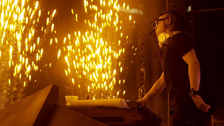 DJ standing on stage, Skrillex, Ultra Music Festival, women, young adult