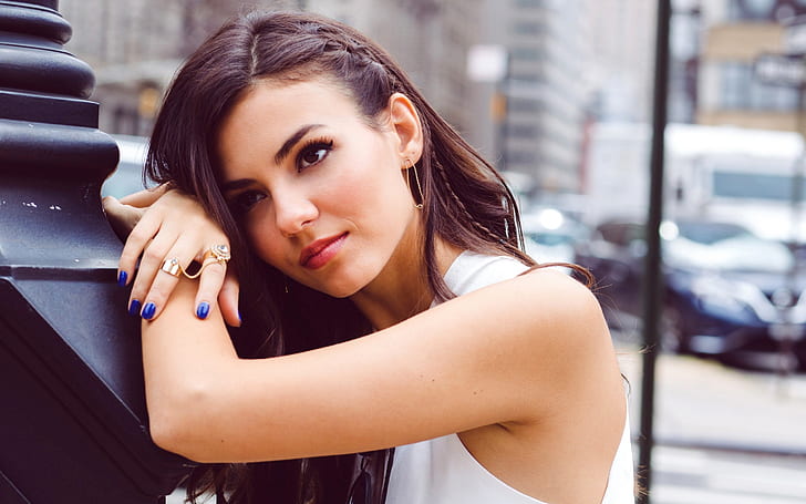 Victoria Justice, women, celebrity, blue nails, brown eyes