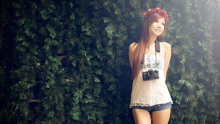 women's white tank top, Asian, wreaths, hedges, camera, jean shorts, HD wallpaper