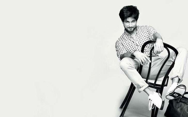 Shahid Kapoor Latest Pics, men's dress shirt and pants, Male Celebrities, HD wallpaper