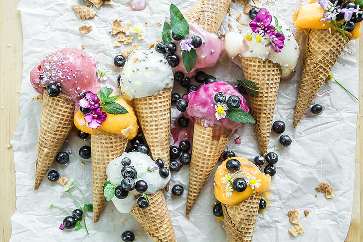 brown ice cream cone lot, cake, dessert, berries, food, blueberry, HD wallpaper