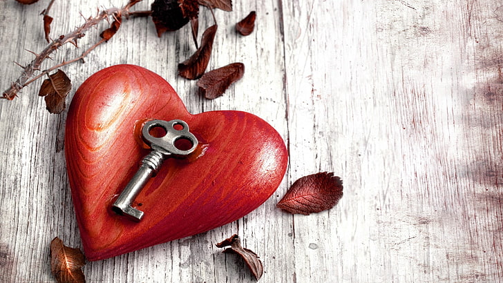 silver skeleton key and red heart, love, wood - material, table, HD wallpaper