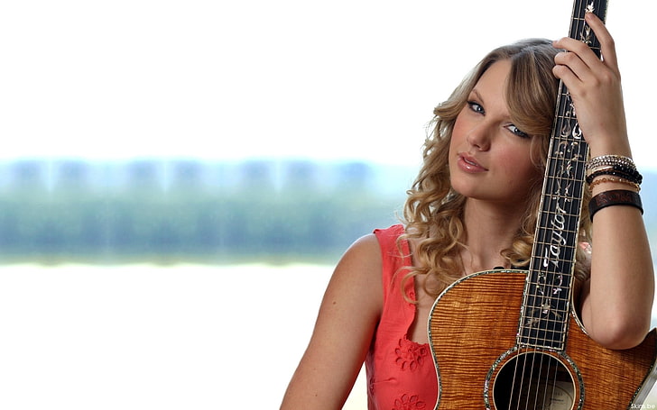 Taylor Swift, girl, guitar, look, bracelet, blonde, musician