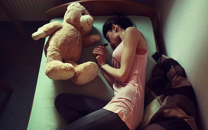 teddy bears, women, in bed, indoors, sitting, young adult, real people