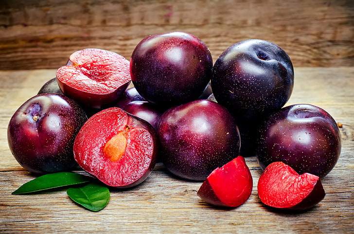 round purple fruits, plum, prunes, healthy eating, food and drink