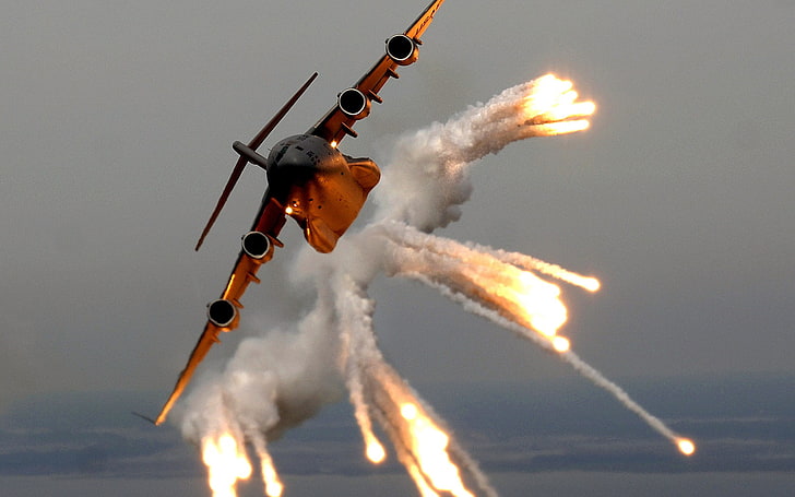 aircraft, Boeing C-17 Globemaster III, flares, smoke - physical structure, HD wallpaper