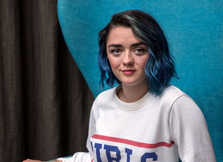 Maisie Williams, portrait, one person, front view, looking at camera