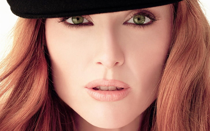 women's black hat, julianne moore, green-eyed, eyes, face, makeup