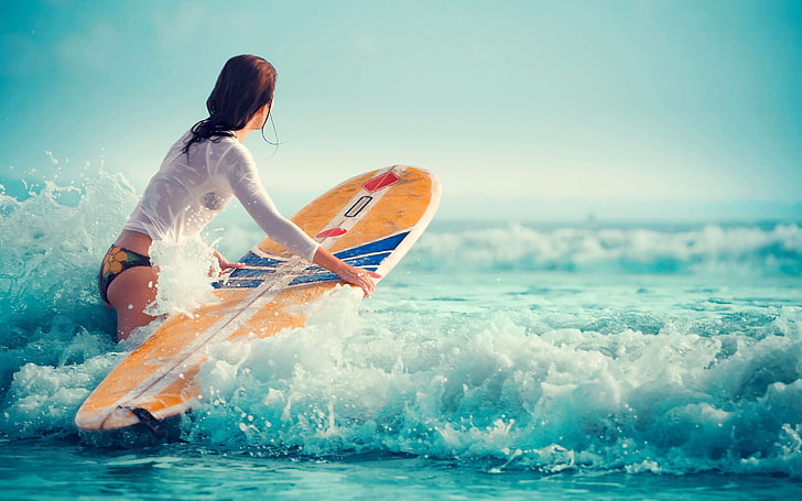 Sexy girl beach surfing-Fitness photo wallpaper, yellow and white surfboard, HD wallpaper