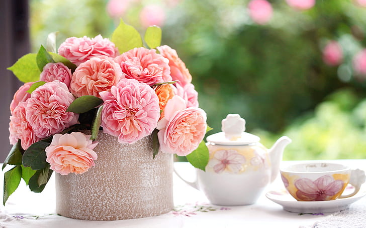 Pink rose flowers, table, cup, tea, blurring, HD wallpaper