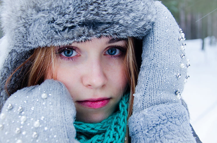 women's gray knit snow gloves, blue eyes, blonde, winter, long hair, HD wallpaper