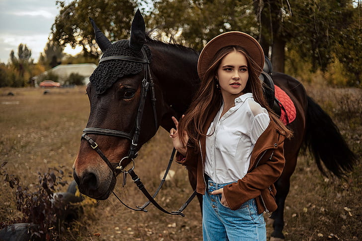 Girl poses horse hi-res stock photography and images - Alamy