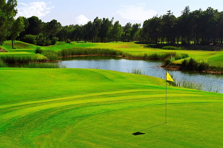 Sân golf là nơi lý tưởng để giải tỏa căng thẳng và rèn luyện sức khỏe. Hãy cùng đến với sân golf để thực hiện những cú đánh tiêu chuẩn và trải nghiệm không gian xanh mát trong lành.