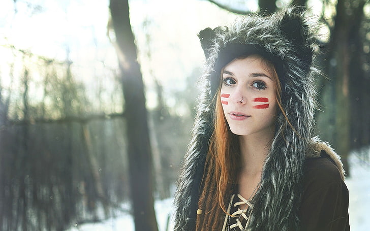 women's black and gray fur critter hat, woman wearing black and white snow hoodie, HD wallpaper
