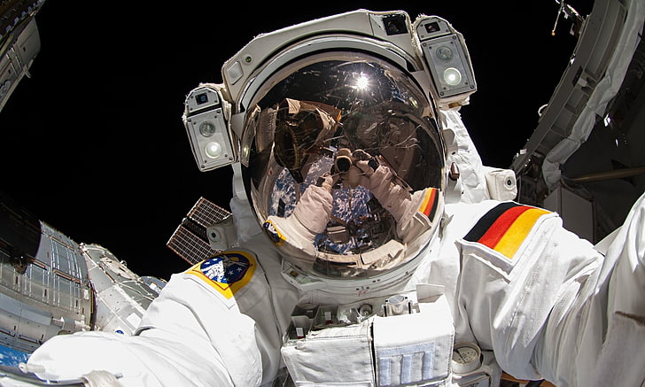 astronaut wallpaper, astronaut taking selfie in outer space, universe