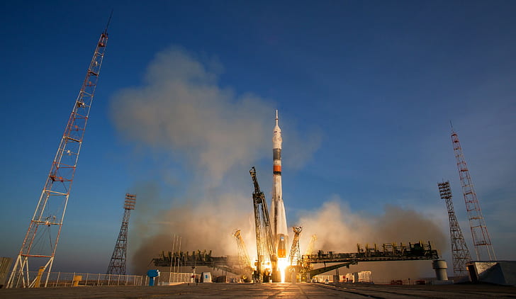 rocket vehicle soyuz roscosmos state corporation baikonur cosmodrome