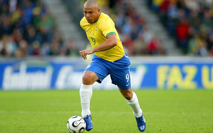 Ronaldo Nazario De Lima, men's yellow jersey shirt and blue shorts, HD wallpaper