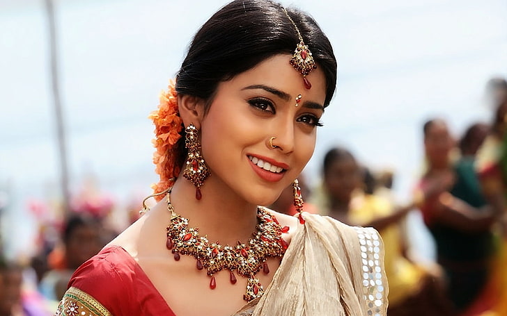 Shriya Saran In Saree, women's beige and red sari dress, Bollywood Celebrities