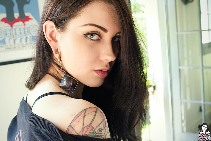 women's white and black floral top, Ashley Holat, Arwen Suicide, HD wallpaper